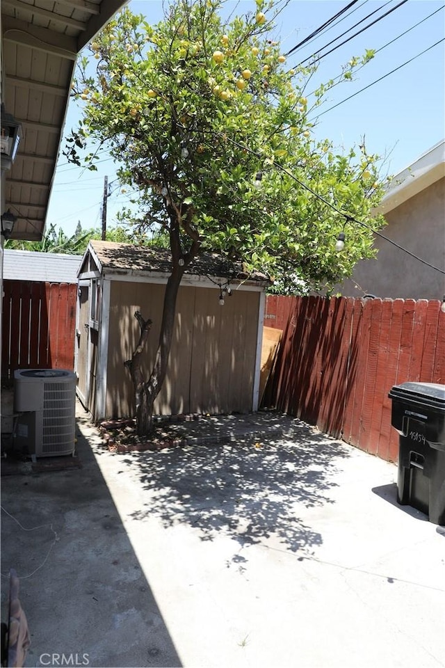 15154 Oliva Ave, Paramount, CA 90723 - view of patio / terrace with a storage shed