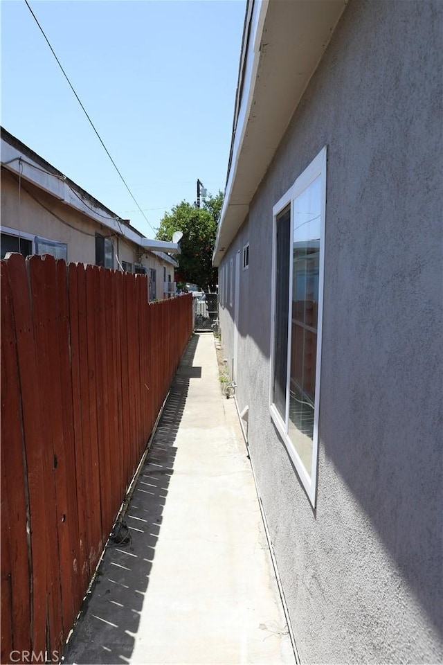 15154 Oliva Ave, Paramount, CA 90723 - view of side of home with stucco siding