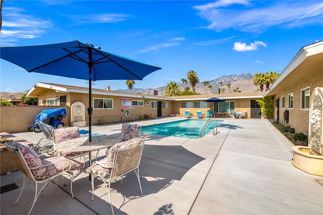 509561 S Highland Dr, Palm Springs, CA 92264 - community pool featuring a patio area and a mountain view