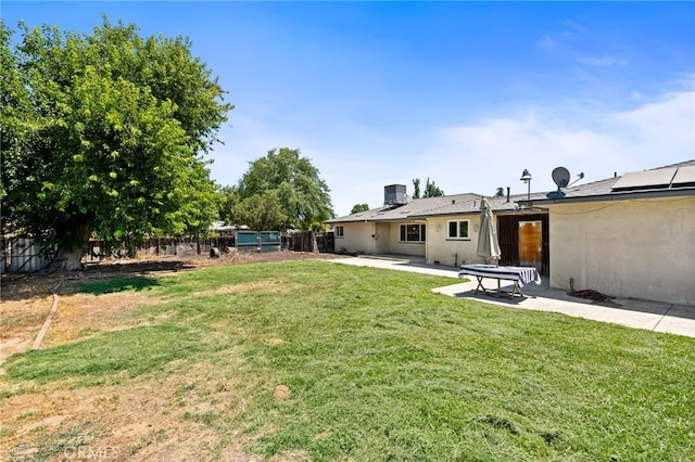 4491 N Dewitt Ave, Fresno, CA 93727 - view of yard with a patio area