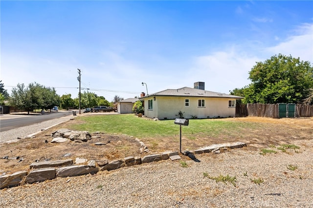 4491 N Dewitt Ave, Fresno, CA 93727 - view of side of home