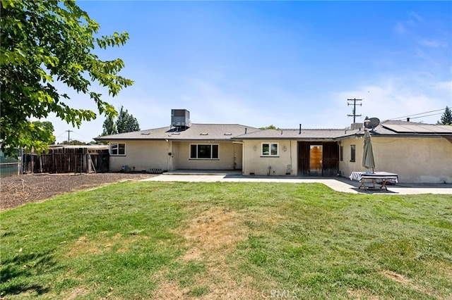 4491 N Dewitt Ave, Fresno, CA 93727 - back of house with a patio area and stucco siding