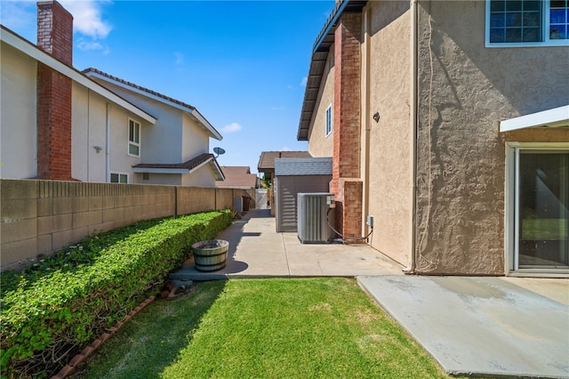 514 Mohawk Dr, Placentia, CA 92870 - fenced backyard featuring a patio