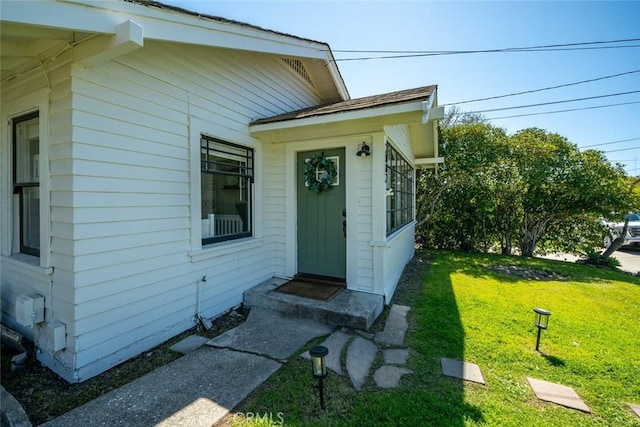 2082 Harris St, San Luis Obispo, CA 93401 - property entrance featuring a yard