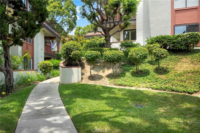 6272 Riviera Cir, Long Beach, CA 90815 - view of community with a yard