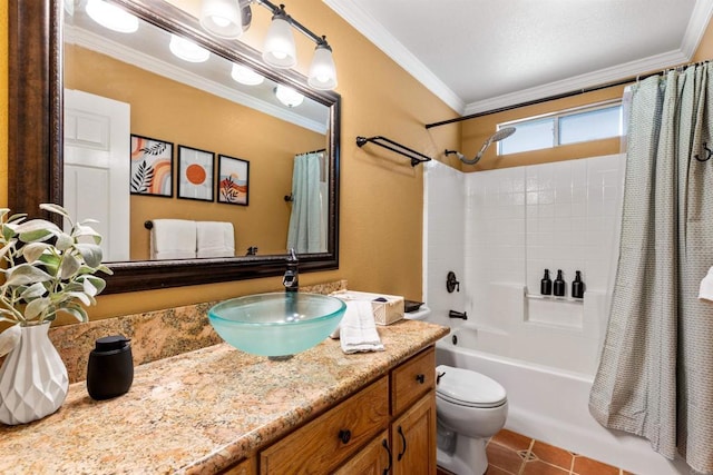 6636 Indian Cove Rd Unit 29, Palms, CA 92277 - bathroom featuring vanity, shower / bath combo with shower curtain, crown molding, and tile patterned floors