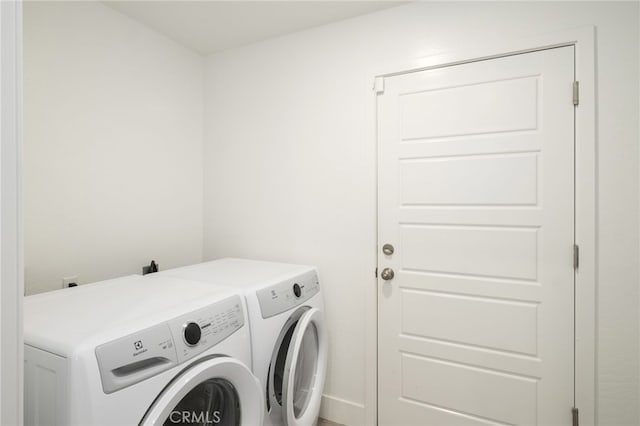480 W Balsam Ln, Clovis, CA 93611 - laundry room with washer and dryer