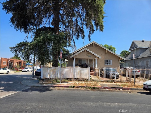 401 E 46th St, Los Angeles, CA 90011 - bungalow featuring a fenced front yard and stucco siding