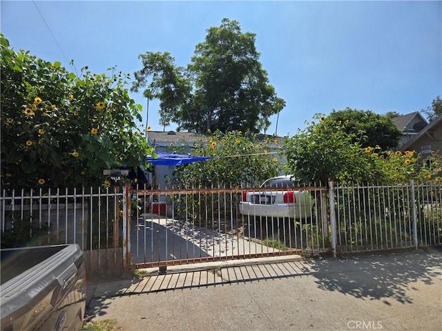 401 E 46th St, Los Angeles, CA 90011 - view of gate