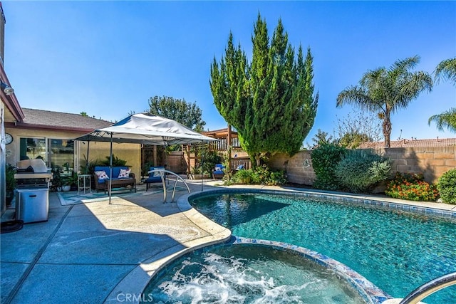 25355 Auld Ave, Hemet, CA 92544 - view of swimming pool featuring a pool with connected hot tub, a patio, and a fenced backyard