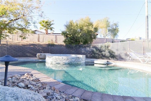 7525 Whitney Ave, Yucca Valley, CA 92284 - view of pool featuring a pool with connected hot tub