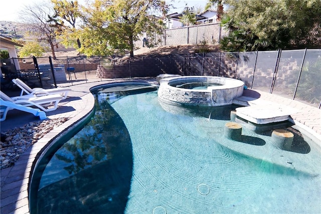 7525 Whitney Ave, Yucca Valley, CA 92284 - view of swimming pool featuring a pool with connected hot tub and a patio area