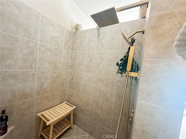 7525 Whitney Ave, Yucca Valley, CA 92284 - bathroom with a walk in shower