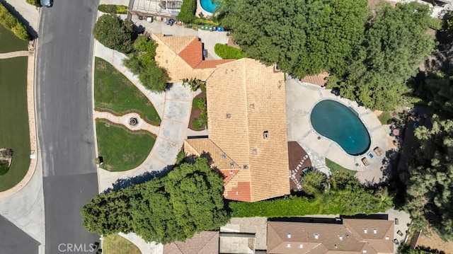 9604 Tunney Ave, Northridge, CA 91324 - drone / aerial view of a pool