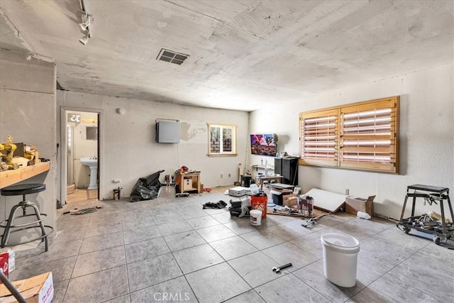 5177 Avenida Del Sol, Joshua Tree, CA 92252 - workout room with a sink and tile patterned flooring