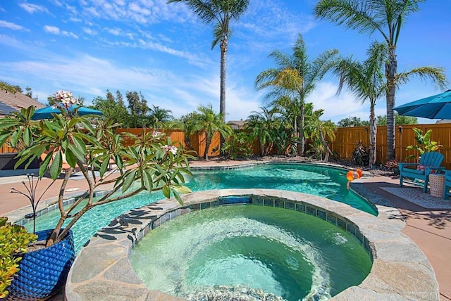 595 S Hidden Trails Rd, Escondido, CA 92027 - view of swimming pool featuring a pool with connected hot tub and a fenced backyard