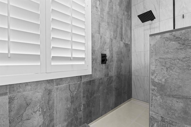1209 Morgan Hill Dr, Chula Vista, CA 91913 - bathroom with a tile shower