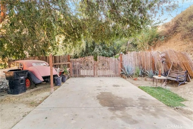 28869 Paradise Rd, Castaic, CA 91384 - view of patio featuring a gate