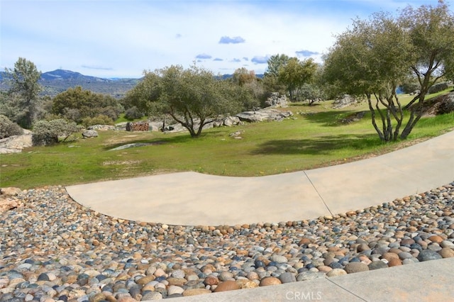 31008 Longview Ln E, Coarsegold, CA 93614 - surrounding community featuring a lawn and a mountain view