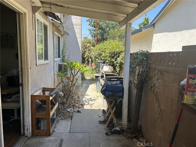 1021 E Gaillard St, Azusa, CA 91702 - view of patio / terrace