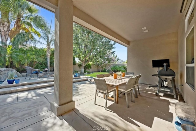 403 Stone Cross Dr, Bakersfield, CA 93312 - fenced backyard featuring outdoor dining space and a patio area
