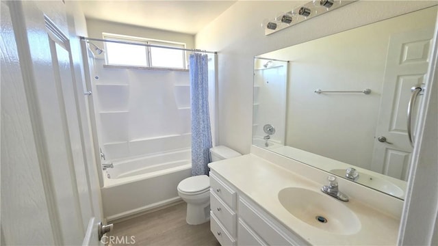 37432 Whitehall Ln, Palmdale, CA 93550 - bathroom featuring shower / tub combo, vanity, and wood finished floors