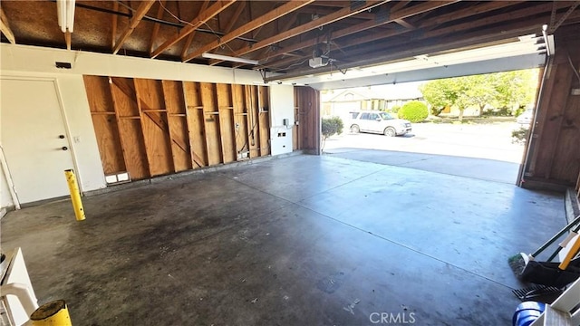 37432 Whitehall Ln, Palmdale, CA 93550 - view of garage