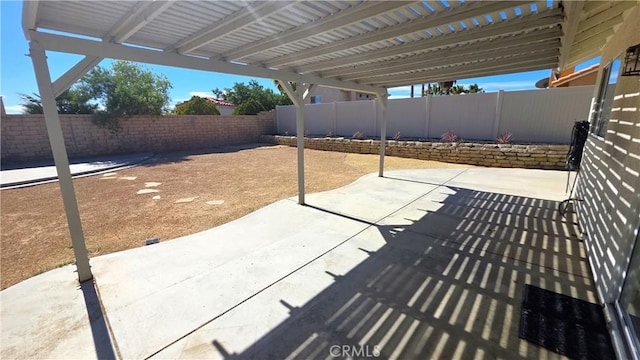 37432 Whitehall Ln, Palmdale, CA 93550 - fenced backyard featuring a patio
