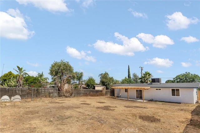 530 E 3rd St, Rialto, CA 92376 - fenced backyard featuring a patio