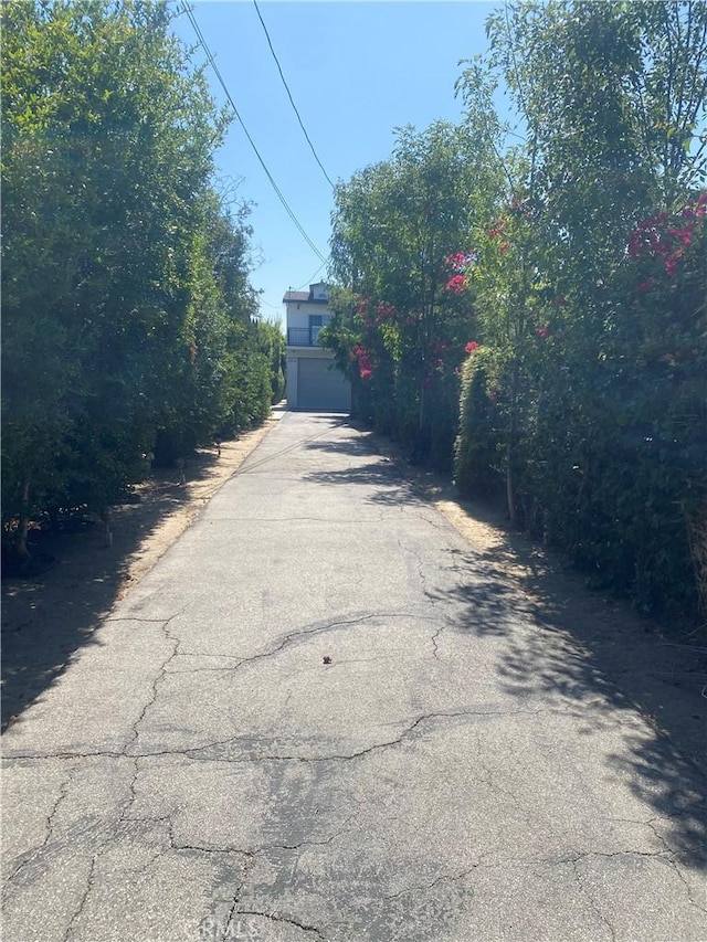 6648 Gaviota Ave, Van Nuys, CA 91406 - view of asphalt driveway