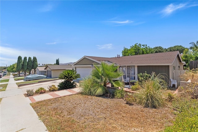 932 Redwood Ct, Corona, CA 92879 - ranch-style home with an attached garage and driveway