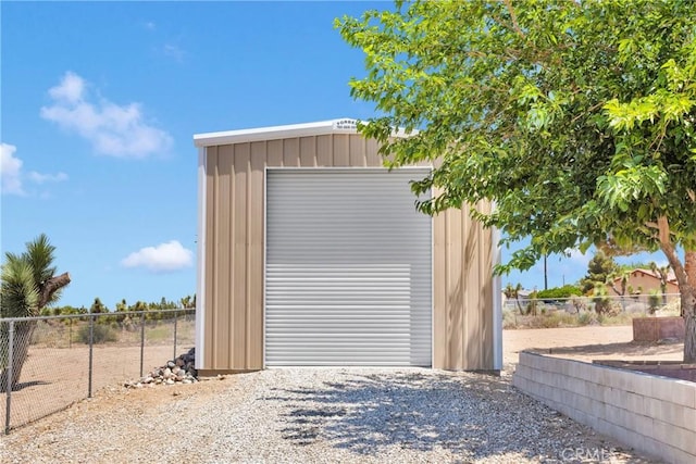 9525 Cambria Ct, Phelan, CA 92371 - detached garage featuring driveway