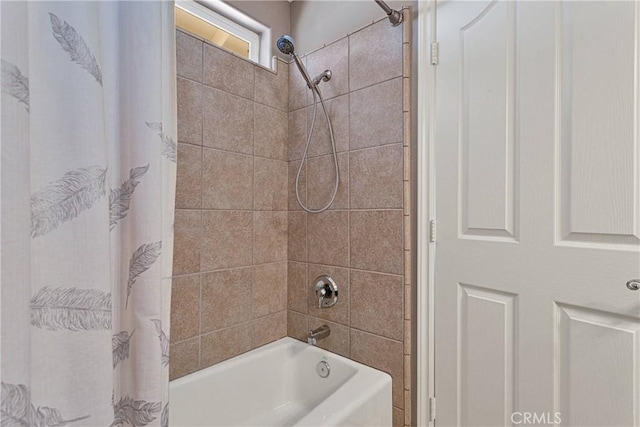9525 Cambria Ct, Phelan, CA 92371 - bathroom featuring shower / bath combination with curtain