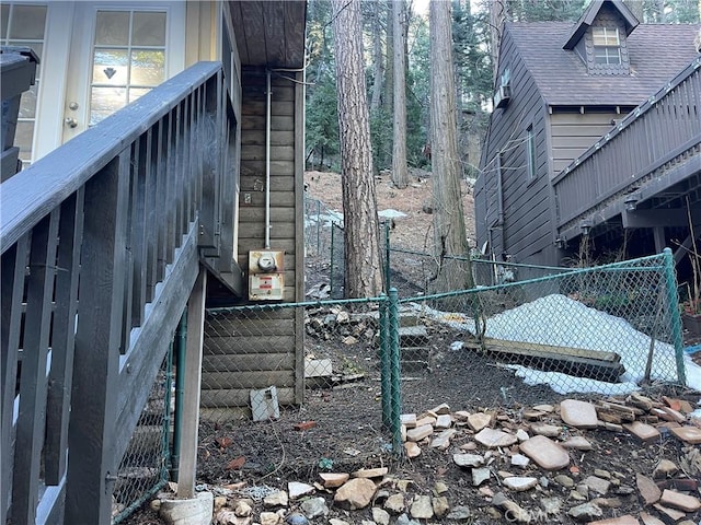 651 Community Dr, Lake Arrowhead, CA 92352 - view of side of home