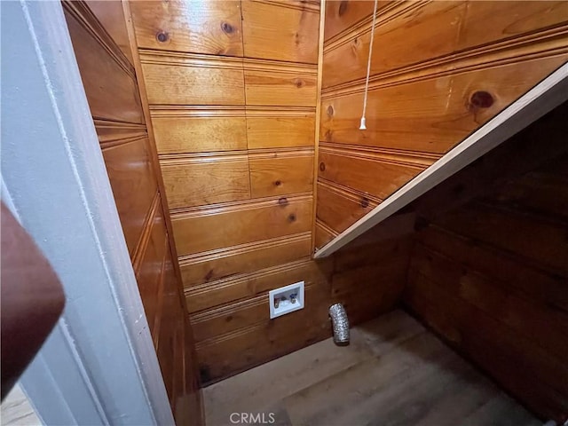 651 Community Dr, Lake Arrowhead, CA 92352 - detailed view of wooden walls