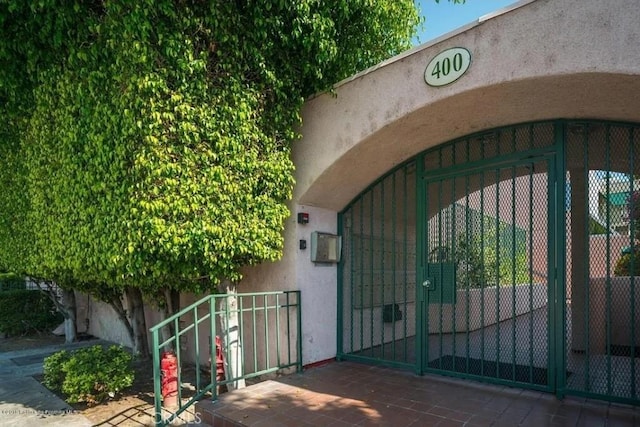 400 Monterey Rd Unit 10, Glendale, CA 91206 - view of gate