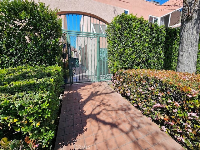 400 Monterey Rd Unit 10, Glendale, CA 91206 - view of gate