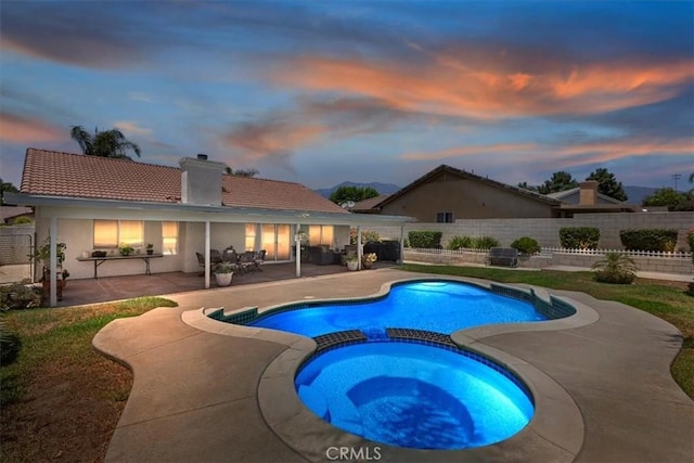6939 Fremontia Ave, Fontana, CA 92336 - view of swimming pool featuring a pool with connected hot tub and a patio area