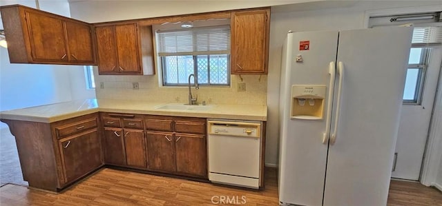 28218 W Worcester Rd, Menifee, CA 92586 - kitchen featuring white appliances, light wood-style flooring, a peninsula, and decorative backsplash