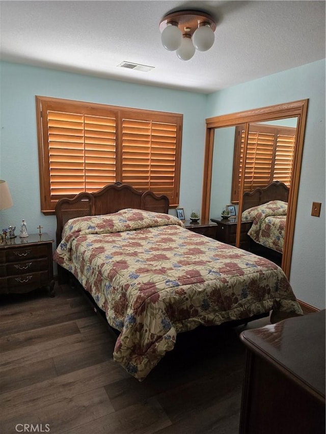 41653 62nd St W, Palmdale, CA 93551 - bedroom featuring wood finished floors and a closet
