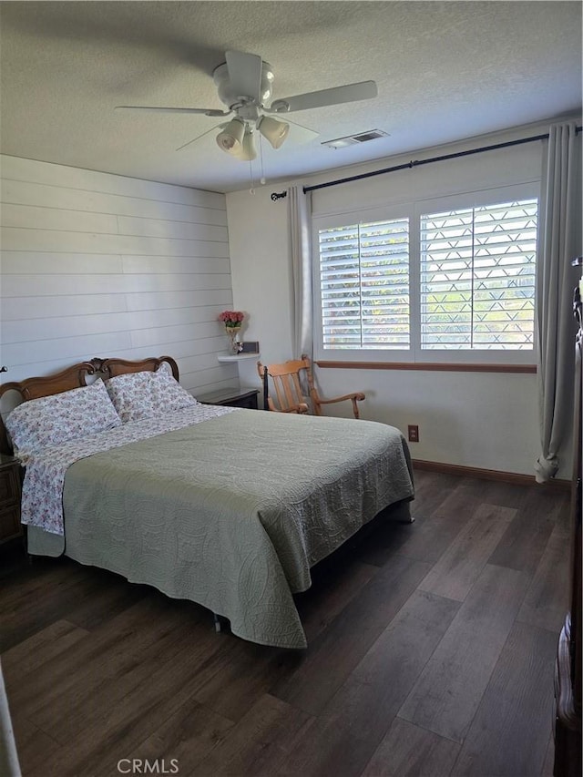 41653 62nd St W, Palmdale, CA 93551 - bedroom featuring dark wood-style flooring, a textured ceiling, and ceiling fan