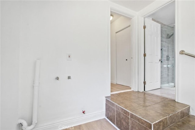 5609 Clark Ave, Lakewood, CA 90712 - bathroom with a shower