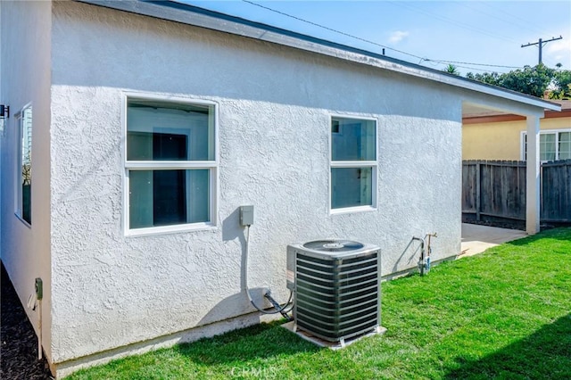 5916 Walnut Ave, Long Beach, CA 90805 - view of side of home with stucco siding