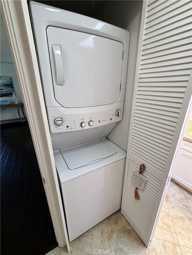 13310 N Fairfield Ln Unit M7 176L, Seal Beach, CA 90740 - laundry room featuring stacked washer and clothes dryer