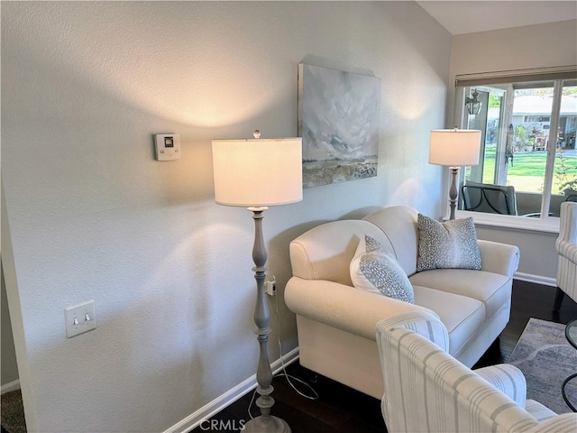 13310 N Fairfield Ln Unit M7 176L, Seal Beach, CA 90740 - living area with baseboards and wood finished floors