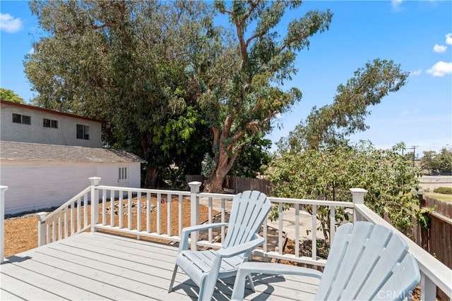 976 N Loma Vista Dr, Long Beach, CA 90813 - view of wooden deck