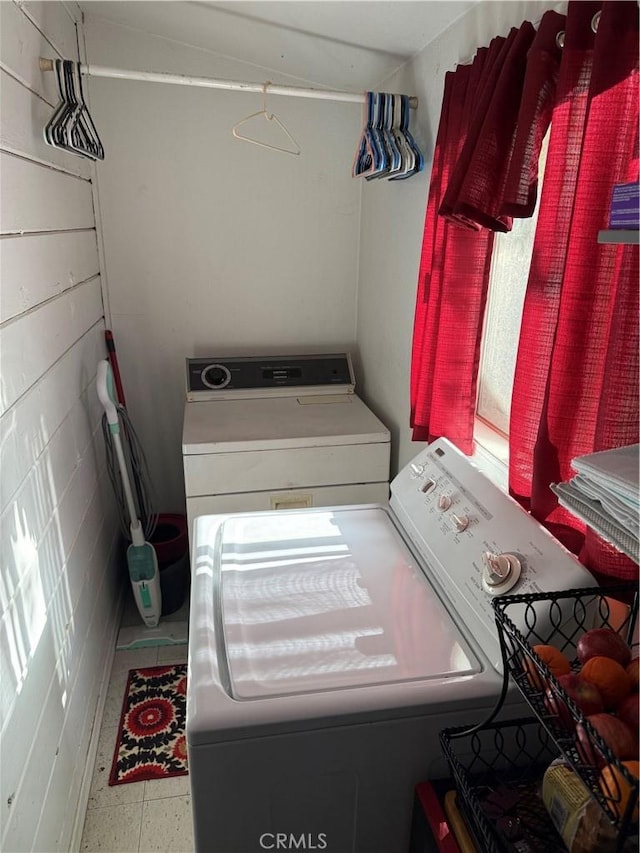 16238 35th Ave, Clearlake, CA 95422 - laundry area with washer / dryer