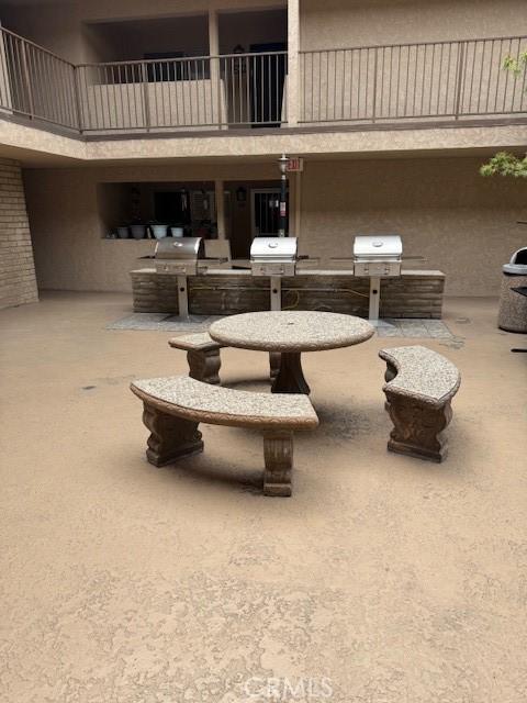 2501 W Redondo Beach Blvd Unit 317, Gardena, CA 90249 - surrounding community with a patio area