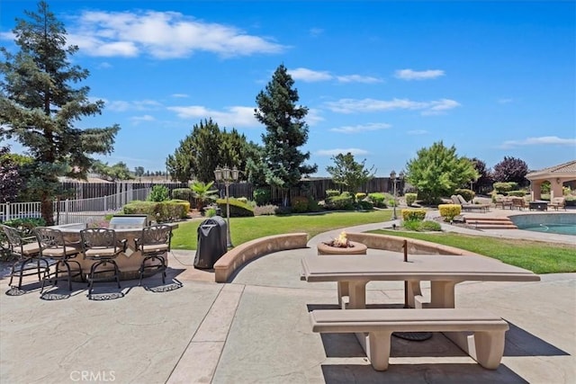 22515 Santa Clarita Corte, Perris, CA 92570 - view of property's community with a patio, a pool, and outdoor dining space