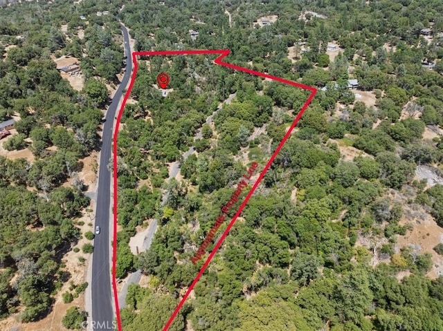 5566 Darrah Rd, Mariposa, CA 95338 - aerial view of property and surrounding area featuring property boundaries highlighted and a heavily wooded area
